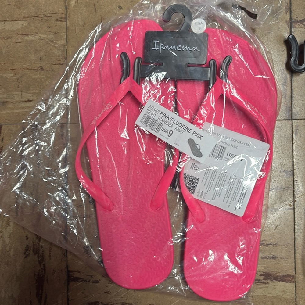 NWT Ipanema sandals